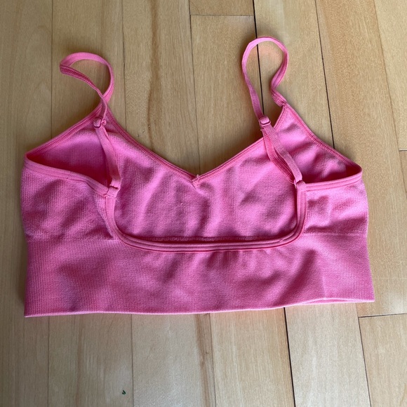 Aritzia Talula Seamless Bra top - Picture 4 of 4